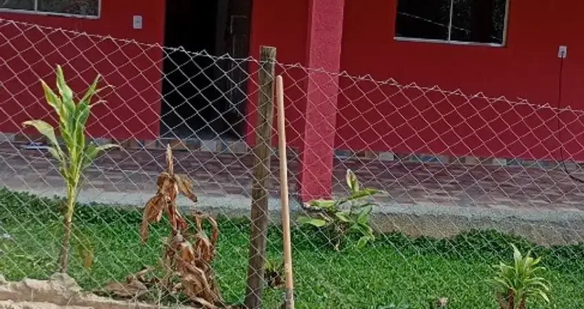 Sítio com uma linda casa recém construída com um excelente acabamento