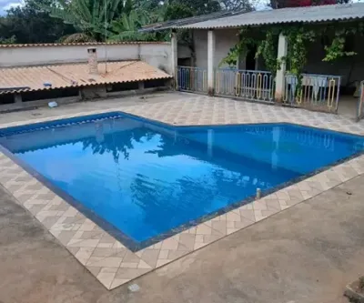 Chácara aconchegante com água por gravidade dentro do terreno