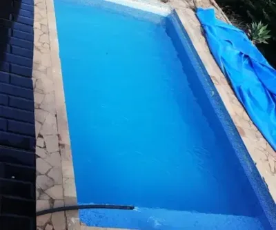 Chácara aconchegante com água por gravidade dentro do terreno