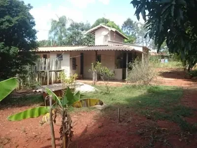 Sitio de 1080 Metros Plano com Vários Pês de Frutas Bem Localizado!