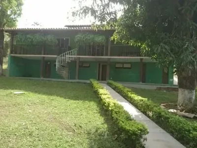 Sitio de 2.3 Hectares com Casa Grande,Lagoa e Piscina com Água de Nascente!