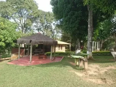 Sitio de 2.3 Hectares com Casa Grande,Lagoa e Piscina com Água de Nascente!