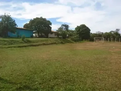 Sitio de 2.3 Hectares com Casa Grande,Lagoa e Piscina com Água de Nascente!
