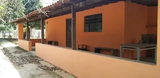 Sitio de 2 Mil Metros com Rua Asfaltada Próximo de Vários Comércios!